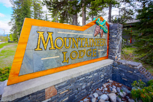 Lake Louise (Alberta) Canada Last Minute Hotel Booking.com